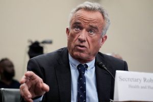 RFK JR cân nhắc đánh giá về vắc -xin trích dẫn sử dụng nhôm, báo cáo tin tức Bloomberg